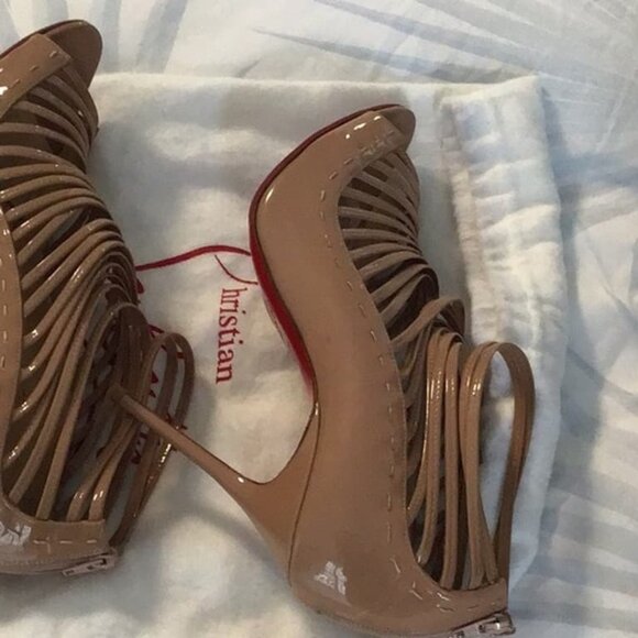 Christian Louboutin beige patent leather gortika peep-toe high heels shoes - Picture 5 of 5